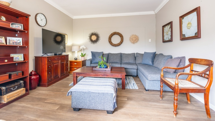 To Let 4 Bedroom Property for Rent in Denver Park Western Cape
